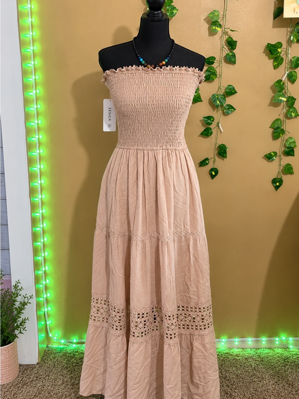 ZESICA Smocked Lace Maxi Dress – Beige, Talla S 🤍